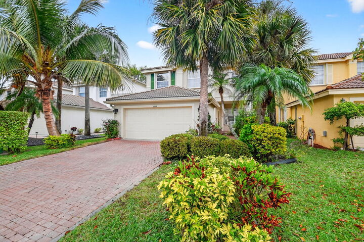 Property Photo:  5029 Starblaze Drive  FL 33463 