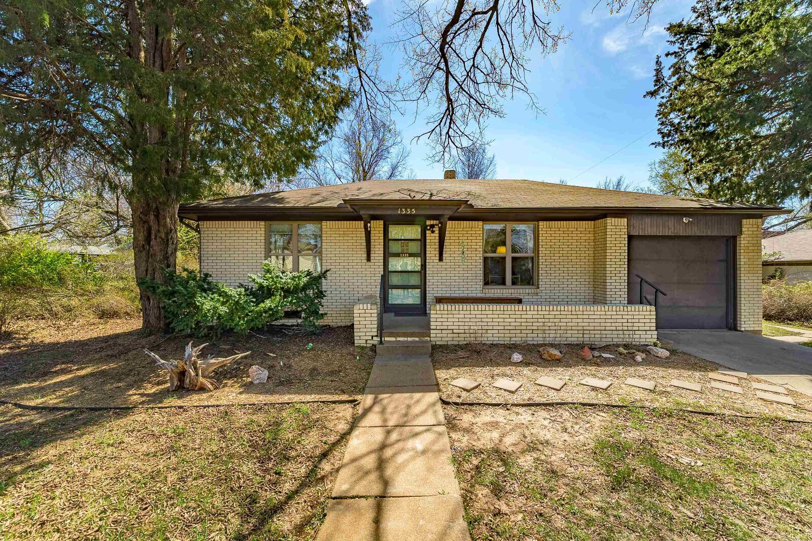 Property Photo:  1335 W Olive  KS 67042 
