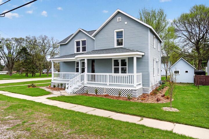 Property Photo: 210 N Farmer Street WI 54968