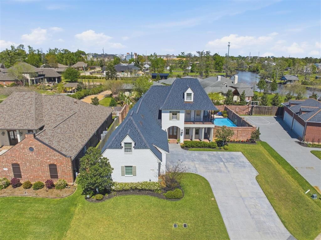 Property Photo:  1114 Benvue Lane  LA 70605 