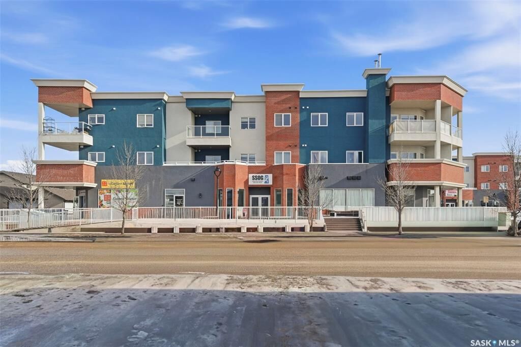 Property Photo: 412 Willowgrove Square 205 SK S7W 0T2