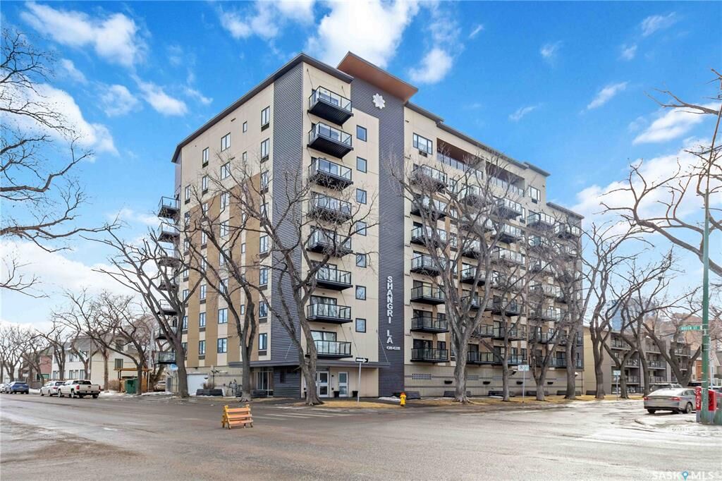 Property Photo: 550 4th Avenue N 801 SK S7K 2M7