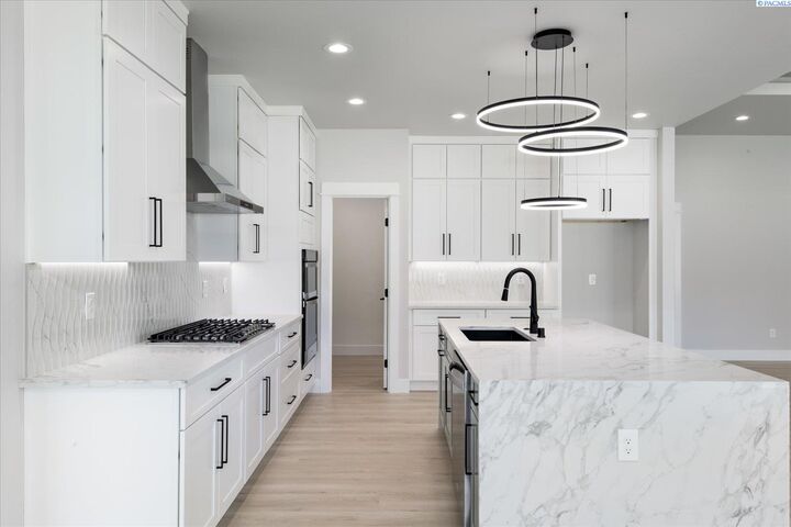 Property Photo: 7505 W 23rd Ave WA 99337