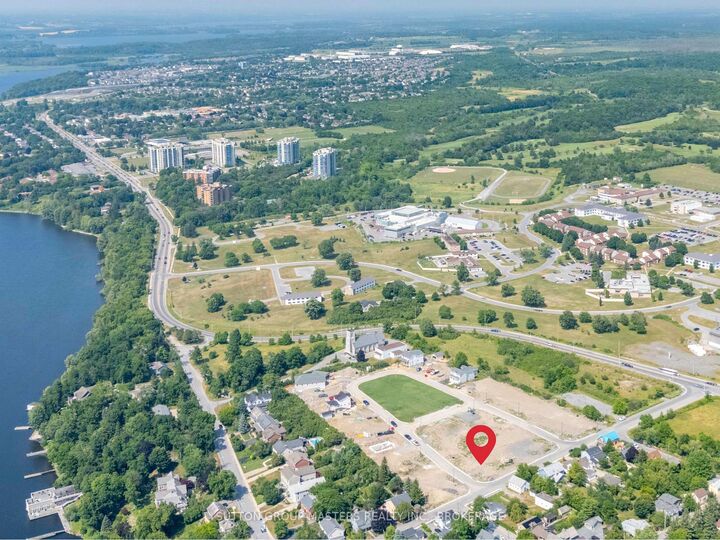Property Photo: 415 Wellington Street ON K7K 6W4
