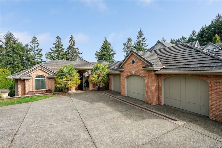 Property Photo: 2450 Ainsley Pl BC V9P 9G9