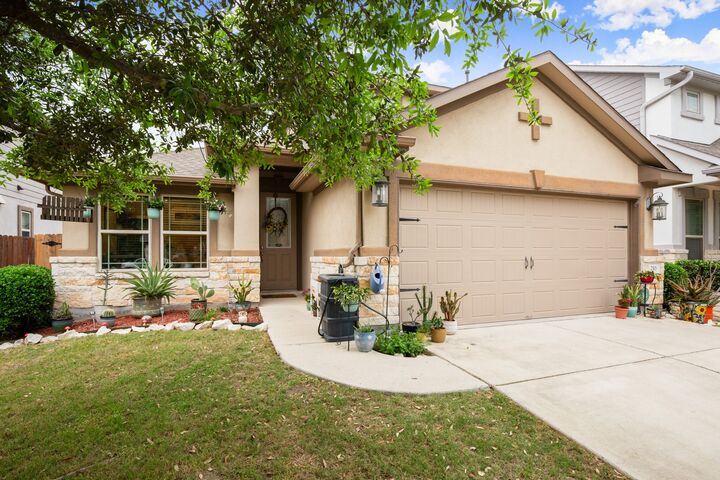 Property Photo: 210 Wincliff Drive TX 78610