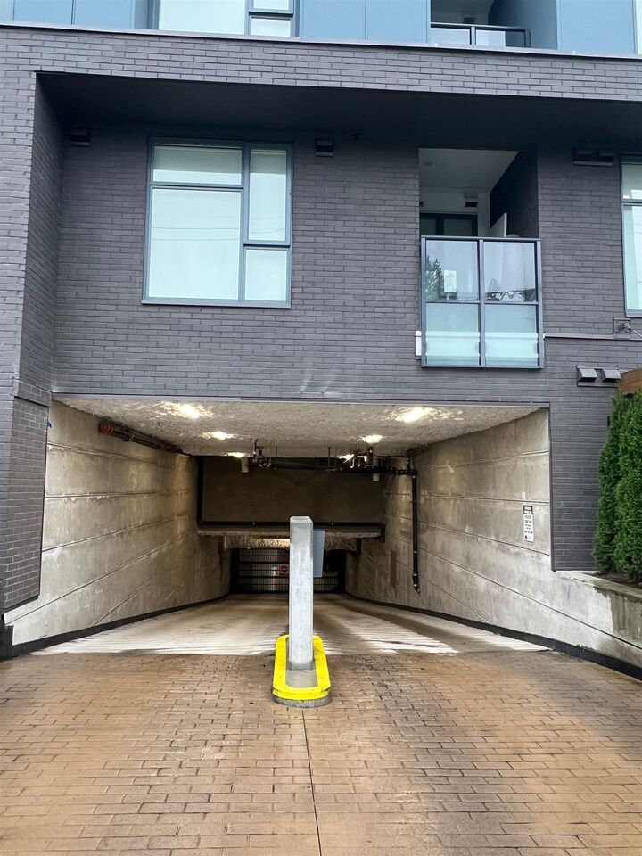 Property Photo: 10828 139A Street 608 BC V3R 0H3