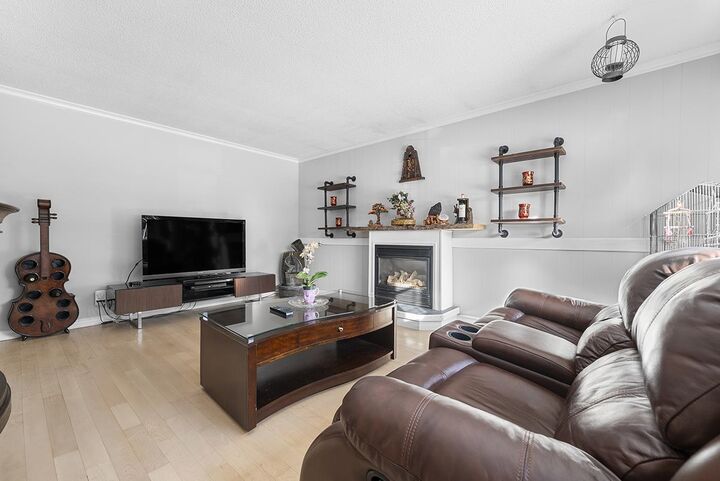 Property Photo: 26953 28A Avenue BC V4W 3A1