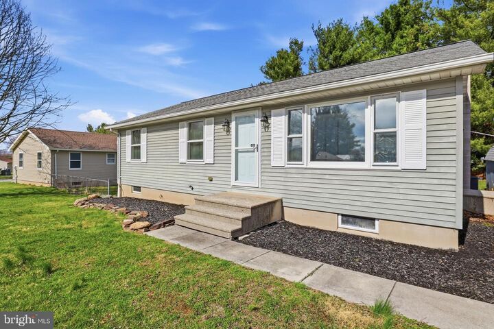 Property Photo:  9 Pine Lane  PA 17350 