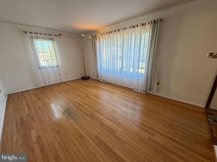 Property Photo: 10 Bowling Green Avenue PA 19067