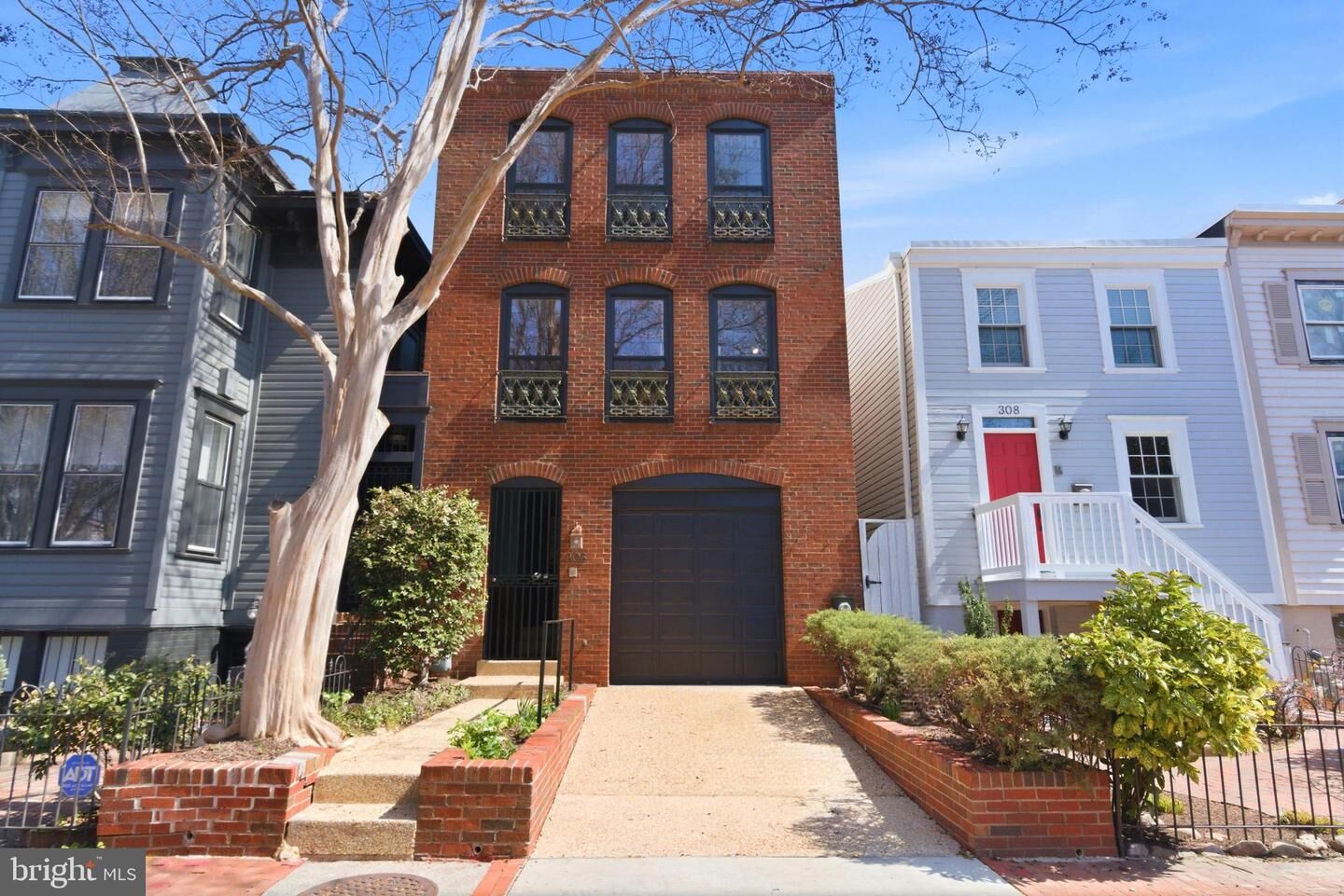 Property Photo:  306 9th Street SE  DC 20003 