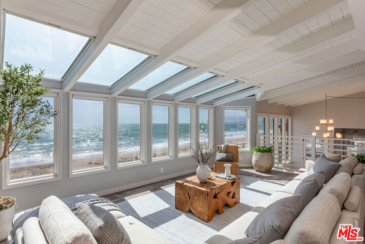 Property Photo:  1448 Nathan Ln  CA 93001 