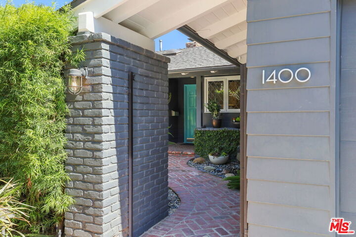 Property Photo:  1400 Jonesboro Dr  CA 90049 