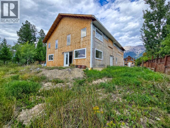 Property Photo: 4772 Crescentwood Drive BC V0A 1E0