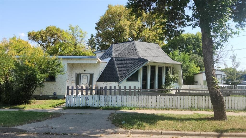 Photo de la propriété: 1102 Rosser Avenue East MB R7A 0Z6