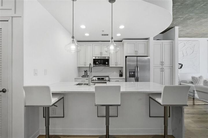 Property Photo:  400 W Peachtree Street NW 705  GA 30308 