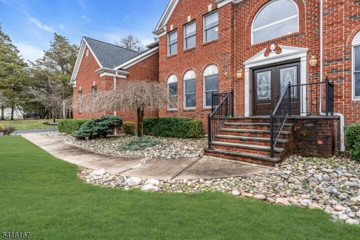 Property Photo:  4 Dumont Ct  NJ 08807 