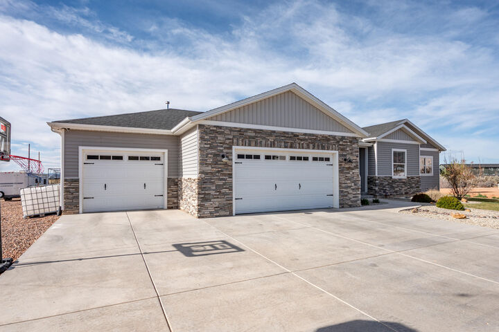 Property Photo: 688 W 325 N UT 84761