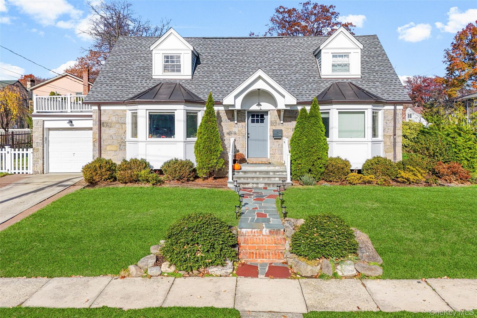 Property Photo:  1096 Hunter Avenue  NY 10803 