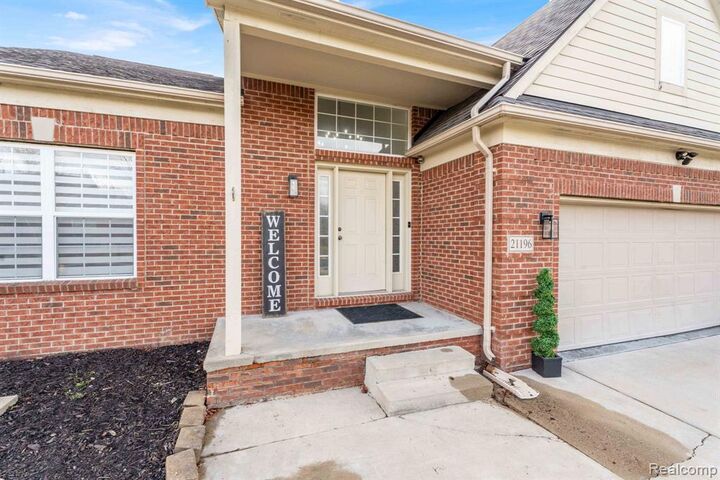 Property Photo:  21196 Oak Ridge Drive  MI 48036 3861 