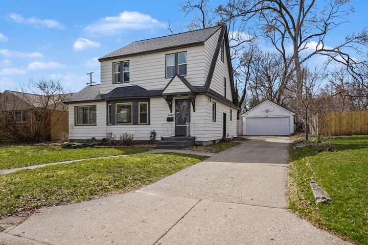 Property Photo:  2443 Cherrywood Court SW  MI 49519 