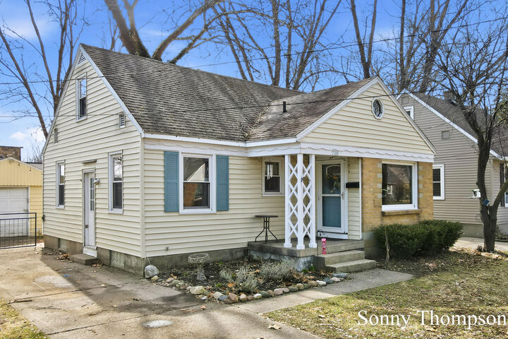 Property Photo:  710 Everglade Drive SE  MI 49507 