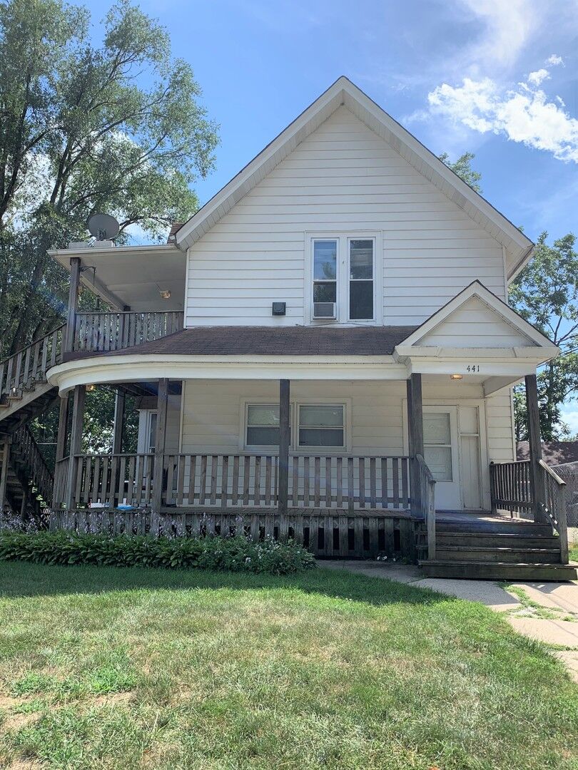 Property Photo:  441 Addison Street 4  IL 60120 