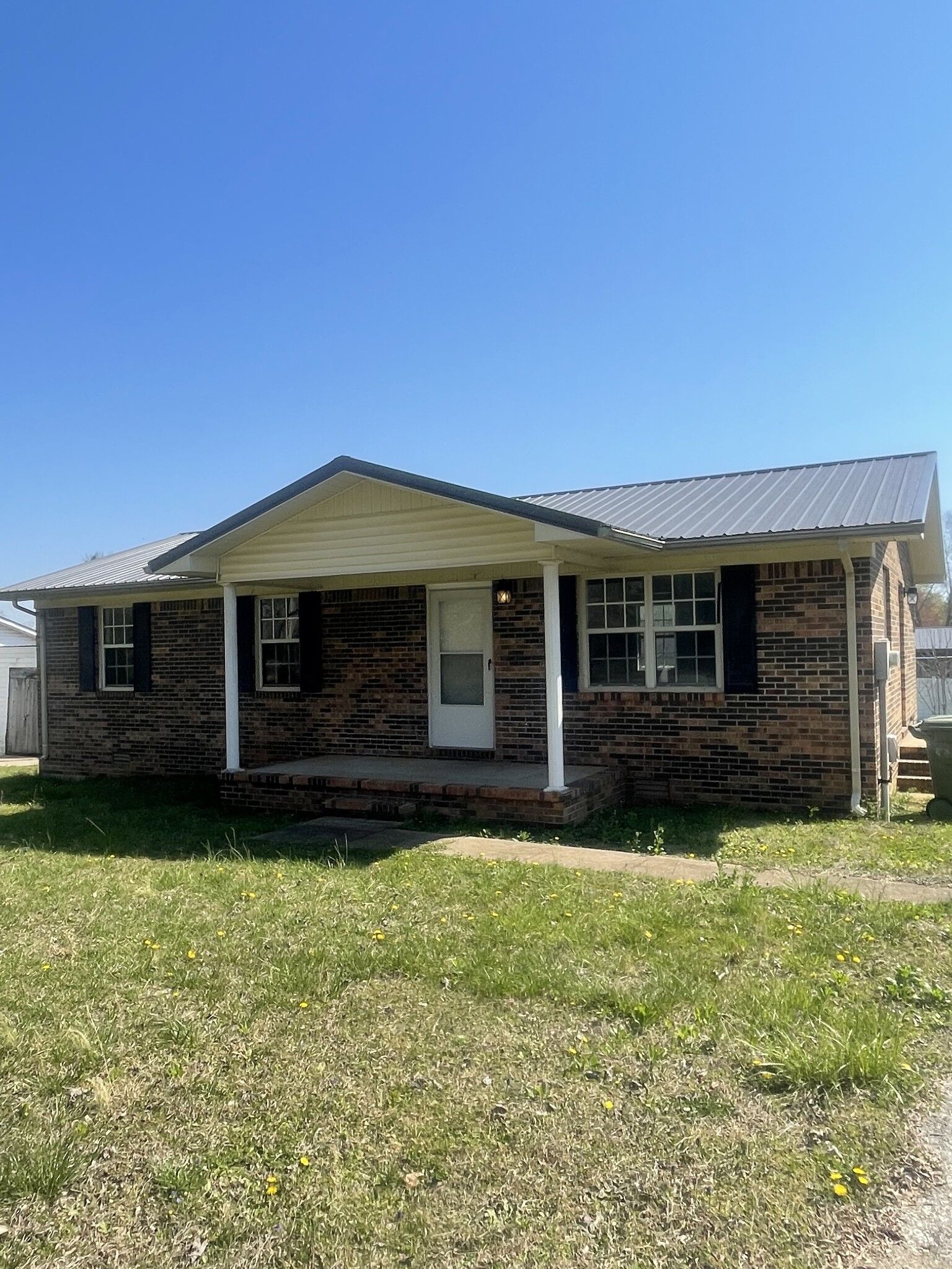 Property Photo: 818 Windsor Ave S TN 38464