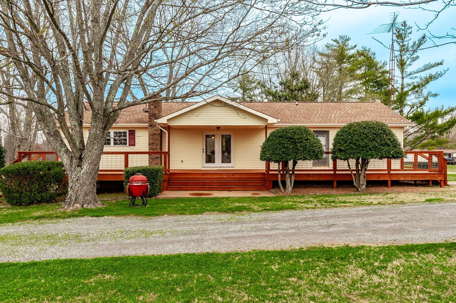 Property Photo:  410 Frog Pond Cemetery Rd  TN 37083 