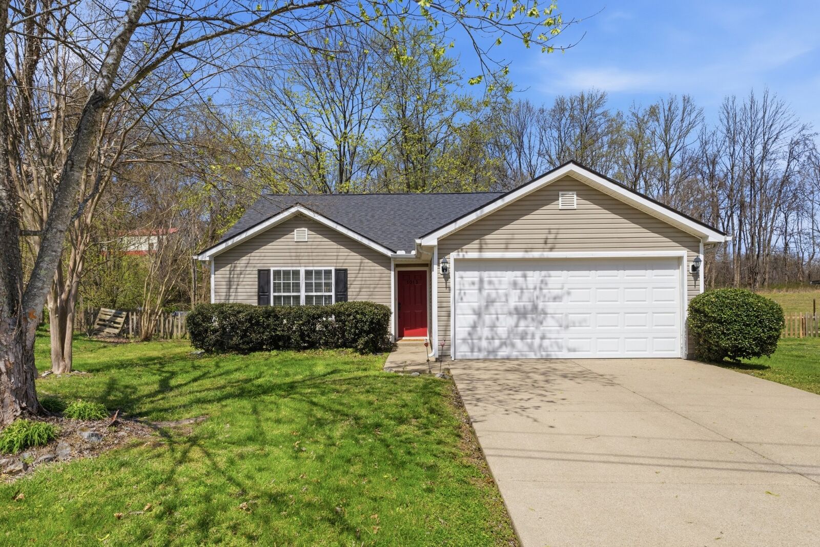 Property Photo:  1013 Chelsea Dr  TN 37072 