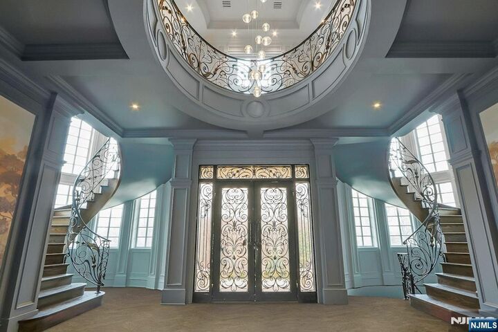 Property Photo:  10 Frick Drive  NJ 07620 