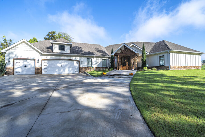 Property Photo: 30397 S 567 Road OK 74331