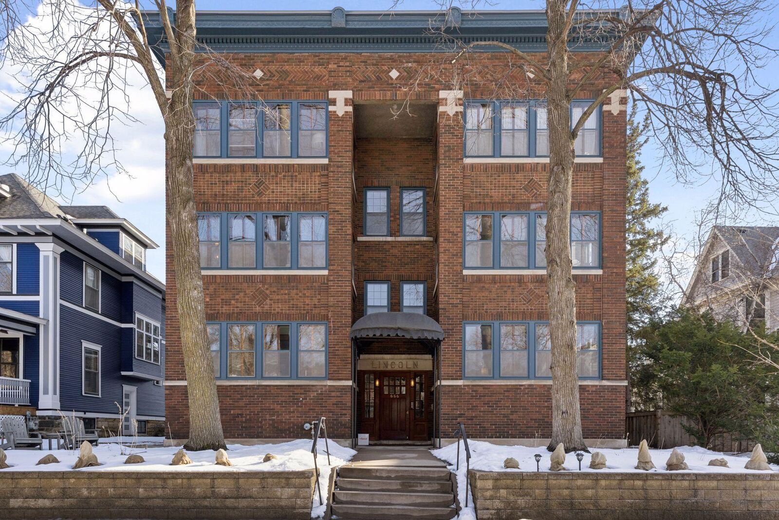 Property Photo:  666 Lincoln Avenue B  MN 55105 