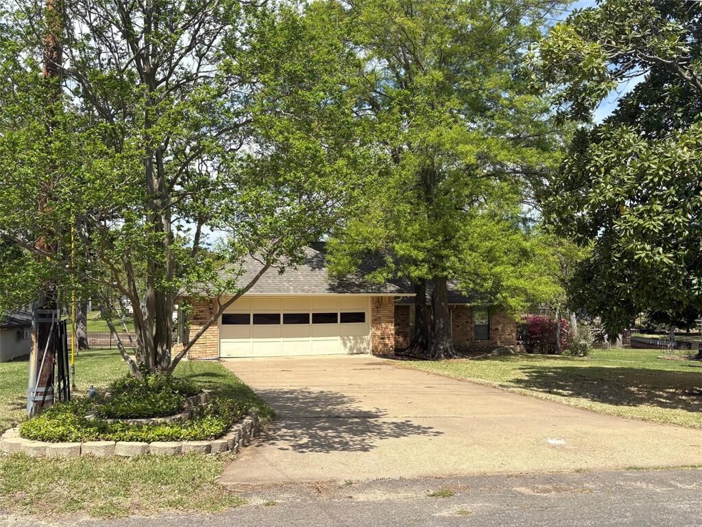 Property Photo: 27 Sundown Trail TX 75148