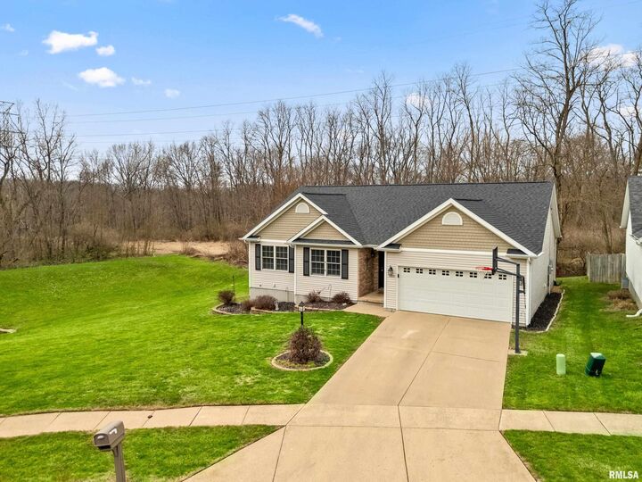 Property Photo:  1950 English Oak  IL 61571 