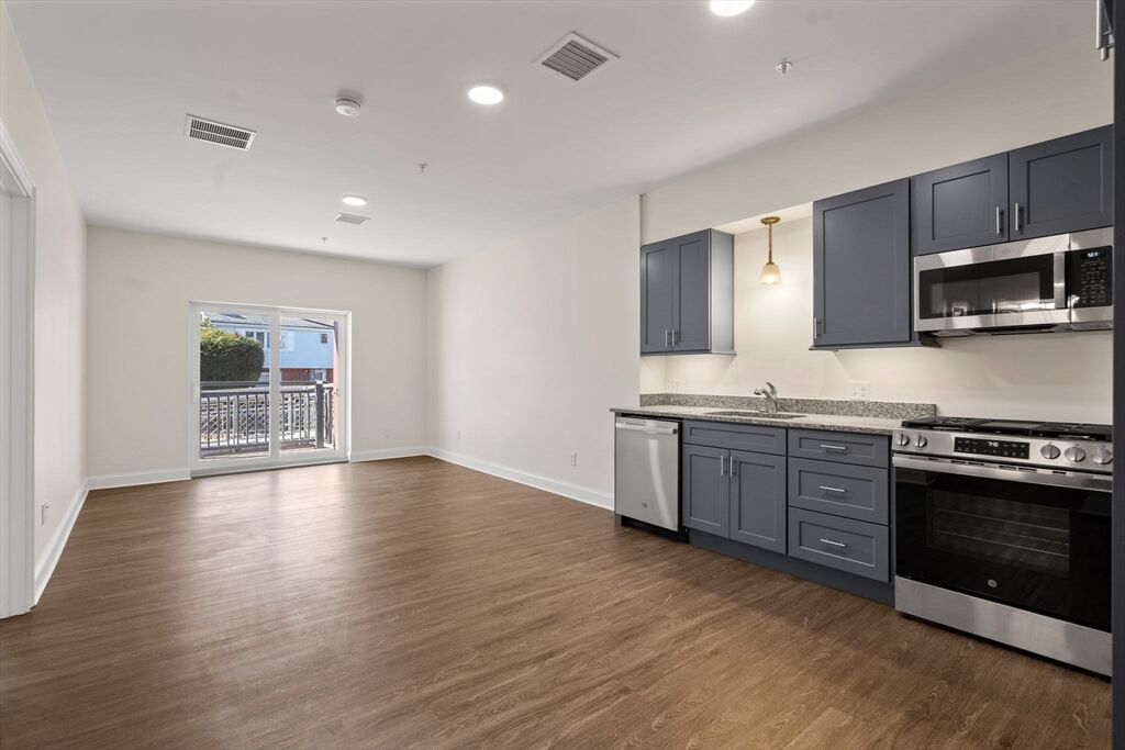 Property Photo: 10 Franklin Ave 204 MA 02151