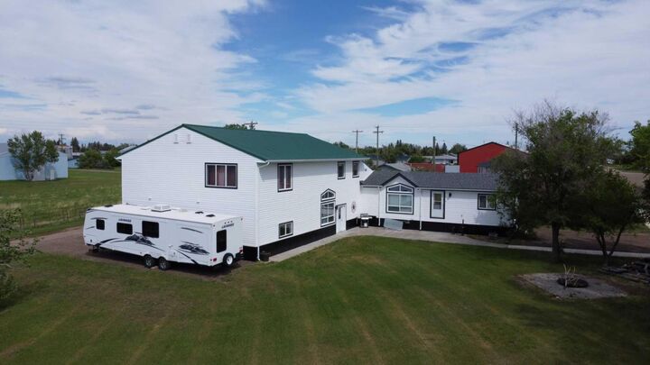 Property Photo: 108 5 Avenue AB T0J 3P0