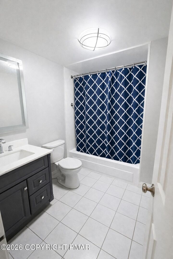 Property Photo:  14 Middle Village Way  PA 18372 