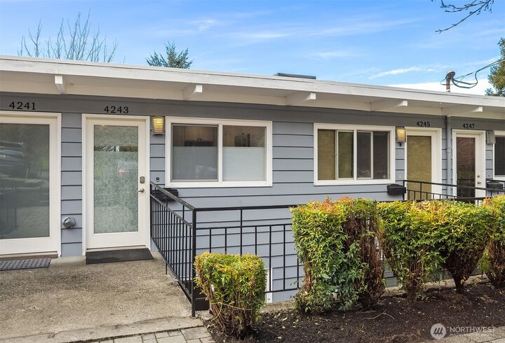 Property Photo: 4243 Palatine Avenue N WA 98103