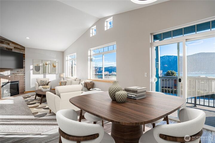 Property Photo:  744  Wapato Way A  WA 98831 