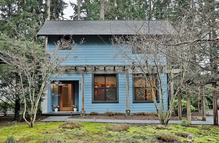 Property Photo: 313 Edgecliff Drive WA 98260