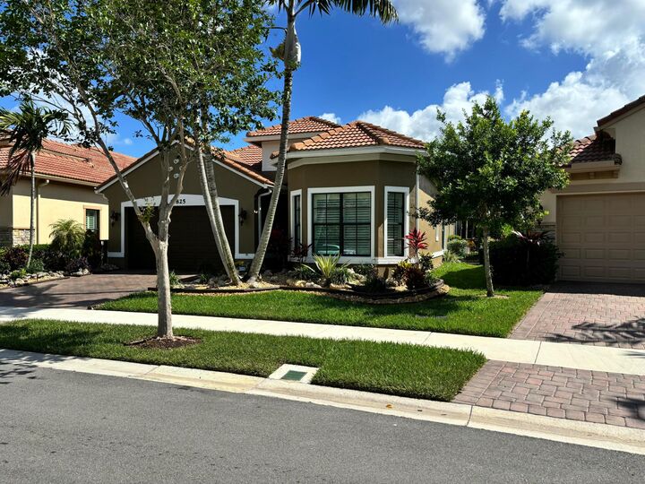 Property Photo: 11825 N Kalmar Cir Circle N FL 33076