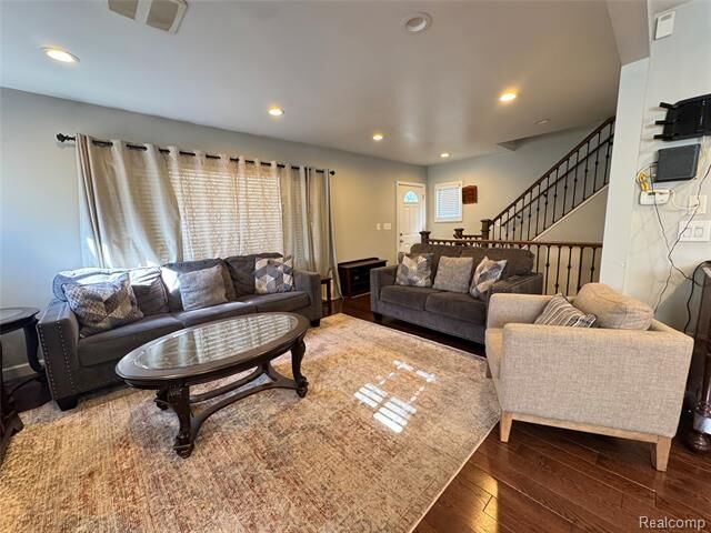 Property Photo: 6438 Barrie Street MI 48126