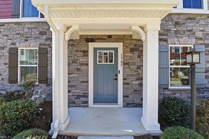 Property Photo:  1705 Foremast Loop  VA 23323 