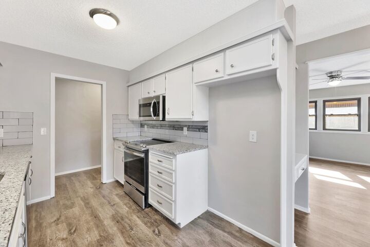 Property Photo: 919 S Cypress St KS 67207