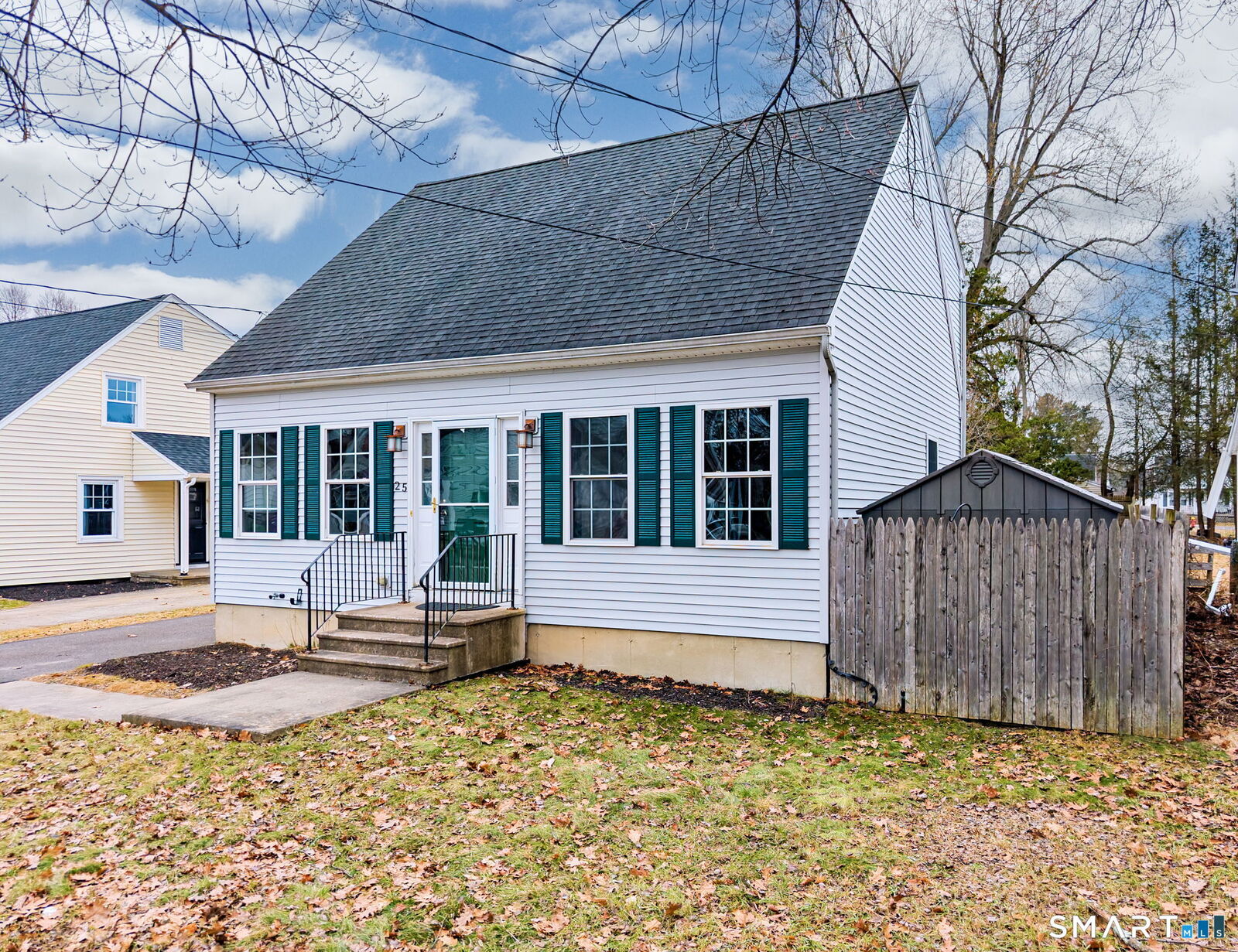 Property Photo:  25 Woodlawn Avenue  CT 06082 