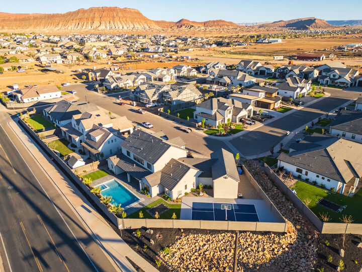 Property Photo:  619 E Royal Ridge Dr  UT 84780 