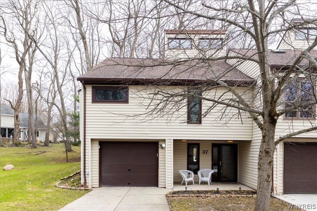 Property Photo:  37 Tunbridge Walke  NY 14052 