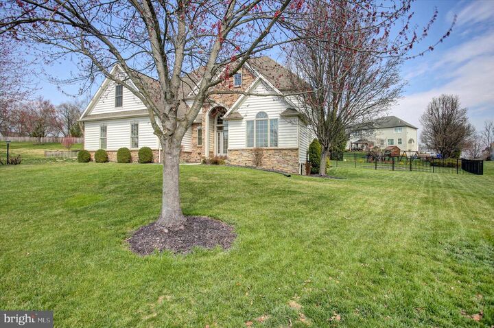 Property Photo:  10 Bayberry Road  PA 17013 