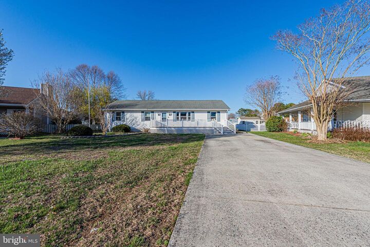 Property Photo: 37725 E Pond Circle DE 19975